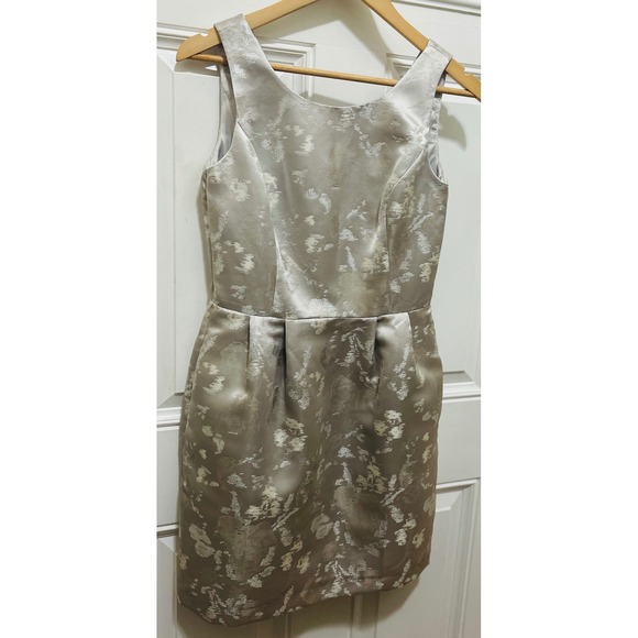White‎ House Black Market Brocade Sleeveless Dress Silver Metallic Floral Size 4 - Picture 4 of 8